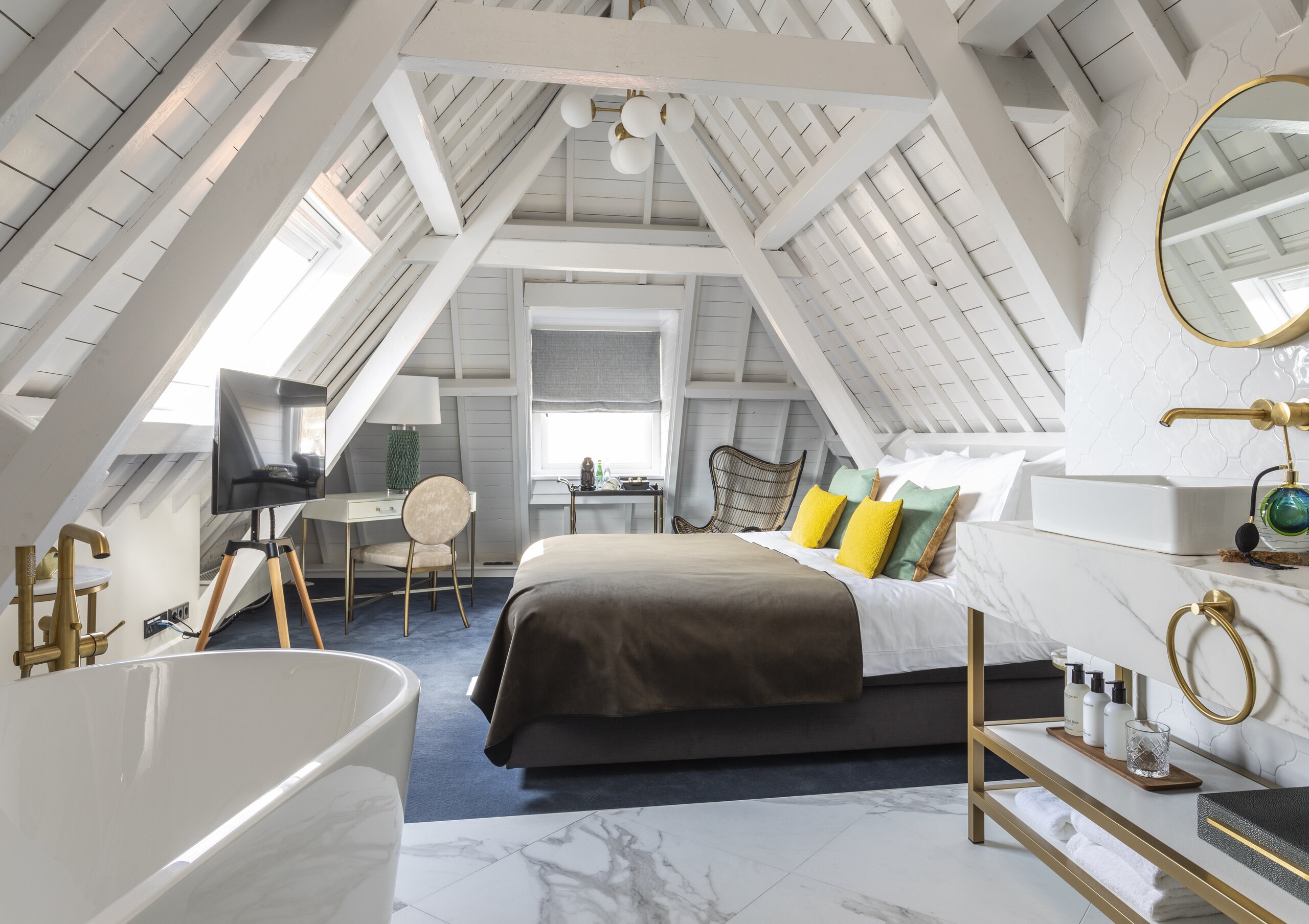 Suite 8
